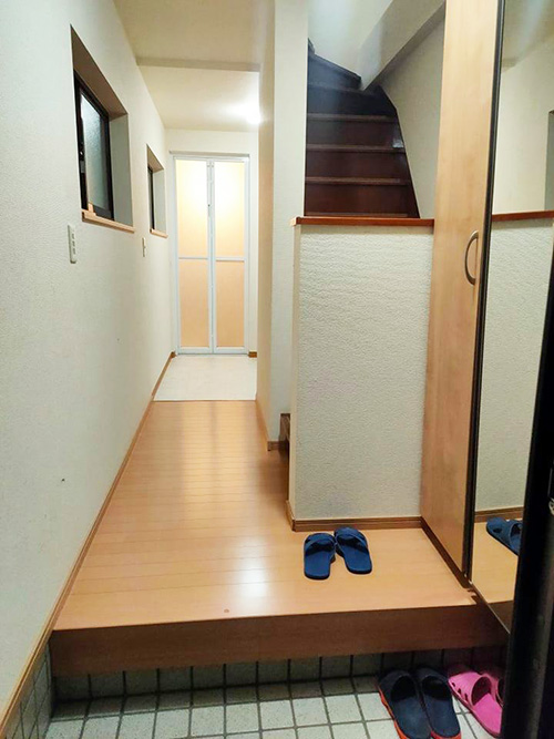 社員寮の玄関スペース